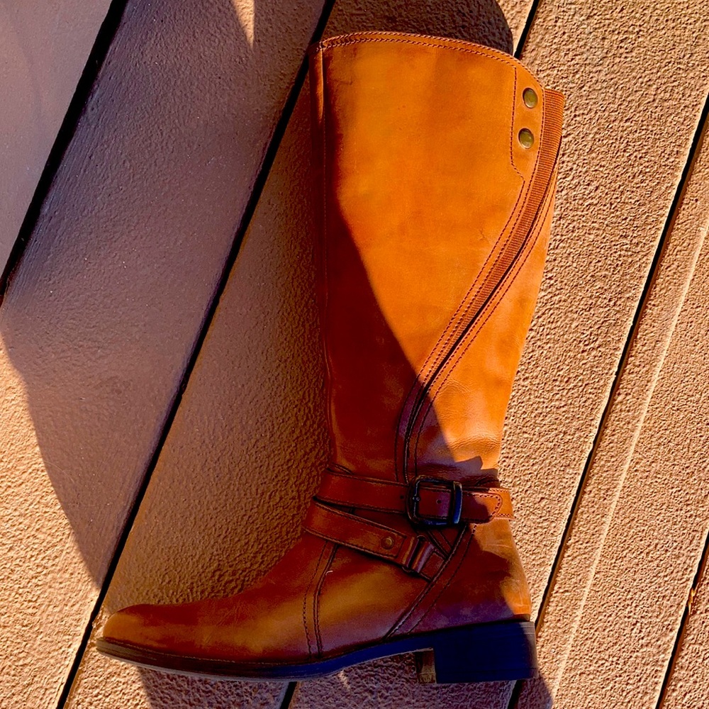 Brown leather boots 👢